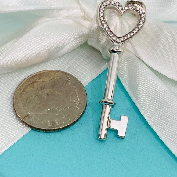 Tiffany & Co diamond Heart Key 1.5” size medium retired - Picture 4 of 4